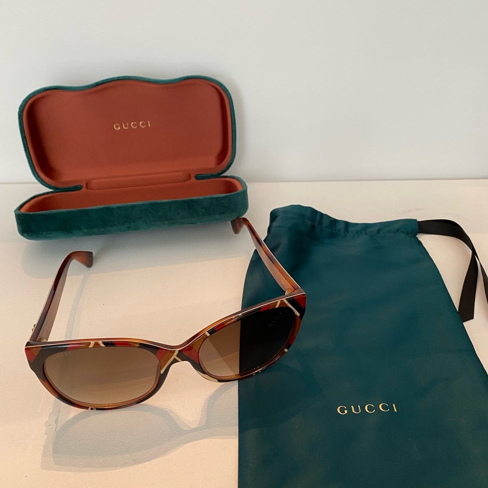 Gucci Women's Brown and Navy Geometrical Patterned Sunglasses
